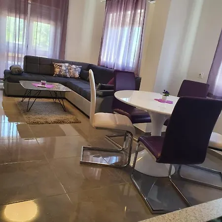 Creo Loborika Apartment