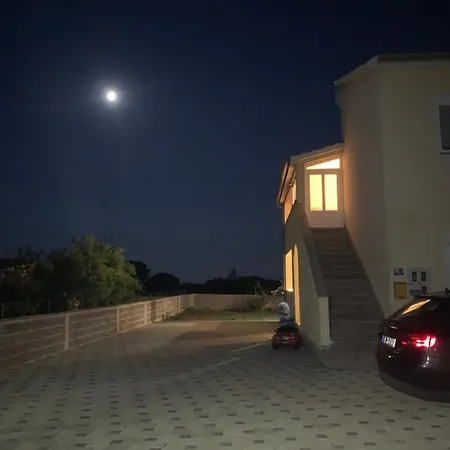 Creo Loborika Apartment